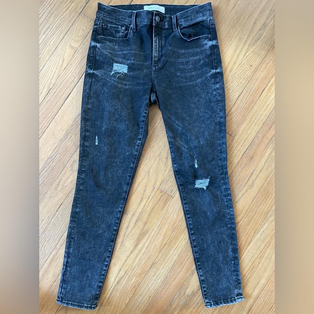 Gap true skinny semi acid washed size 29 R runs small super cute 80’s style.